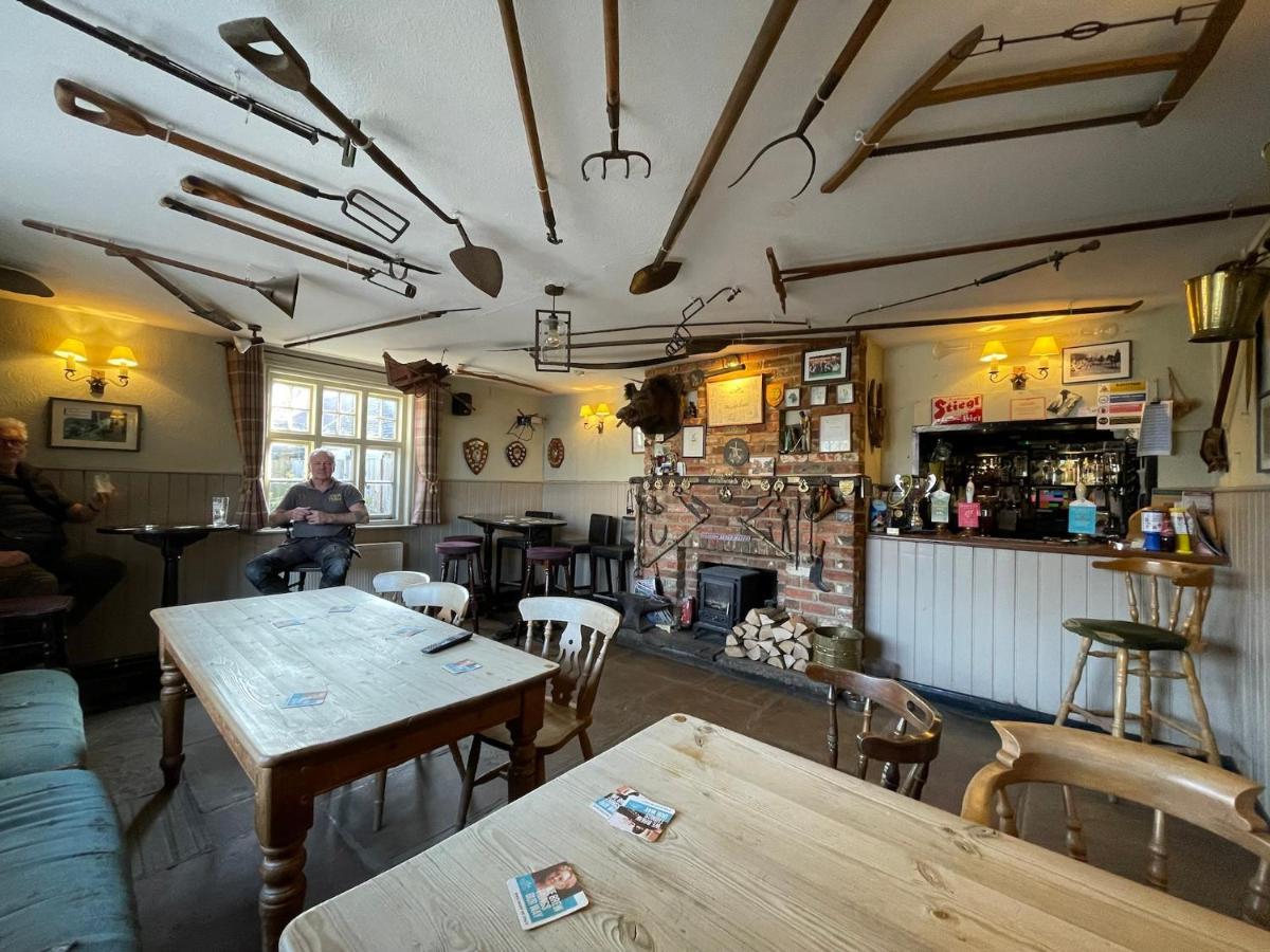 The Windmill Inn Horsham Exteriör bild