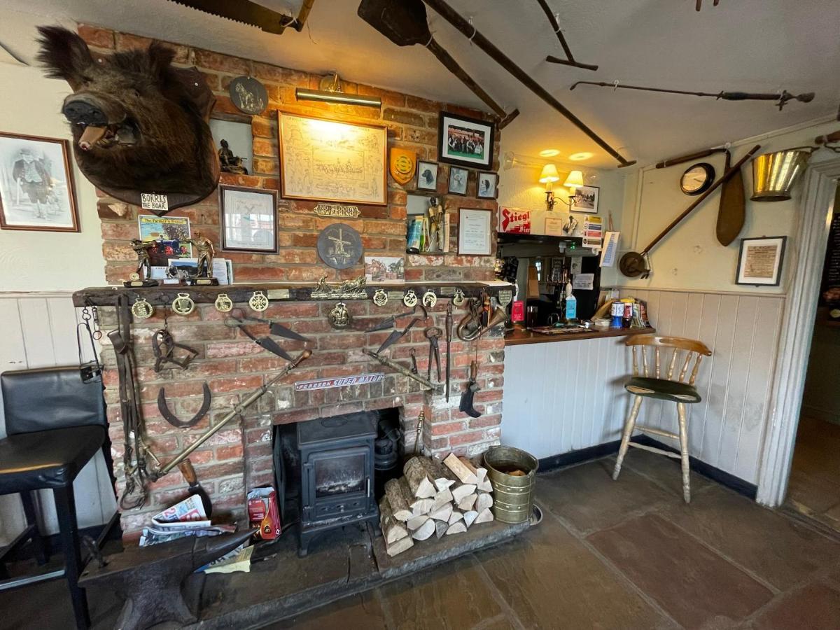 The Windmill Inn Horsham Exteriör bild